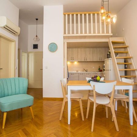 Apartment Dora Near Sea And Center With Private Garage Porec Exterior photo
