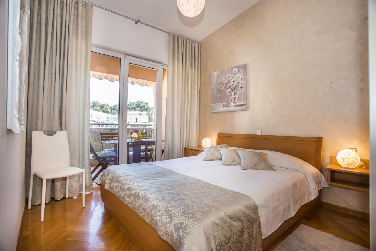 Apartment Dora Near Sea And Center With Private Garage Porec Exterior photo