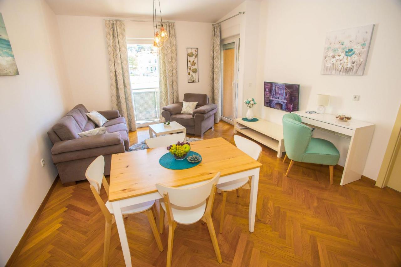 Apartment Dora Near Sea And Center With Private Garage Porec Exterior photo